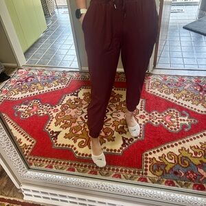 Women's Old Navy Burgundy Jogger Pants